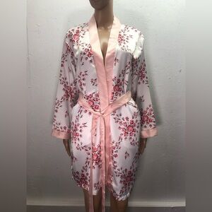 Morgan Lane pink and white floral robe